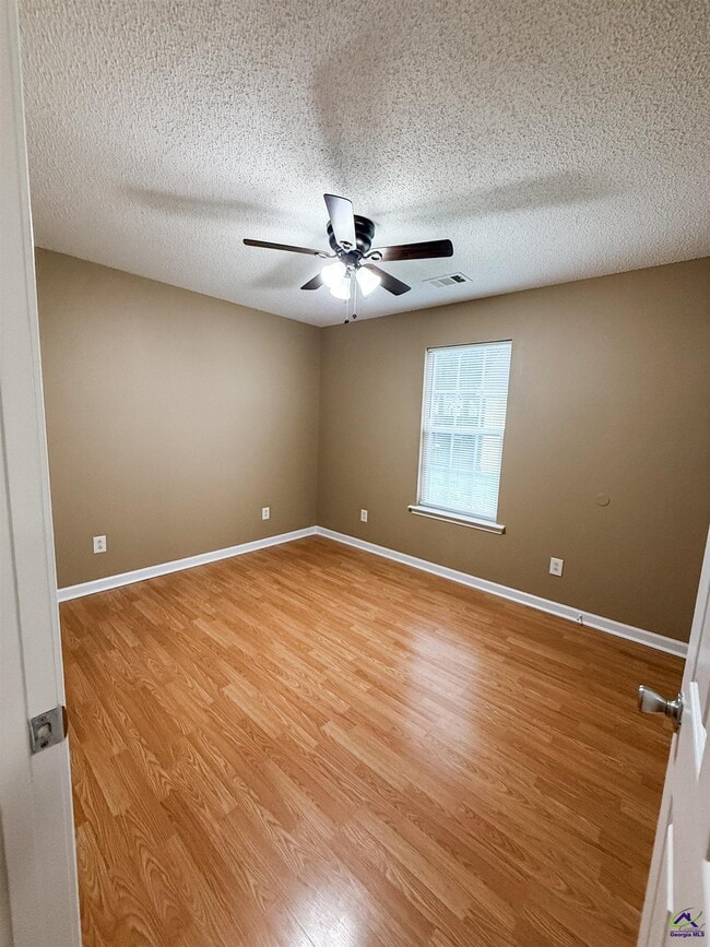 Building Photo - 304 Spring Creek Dr