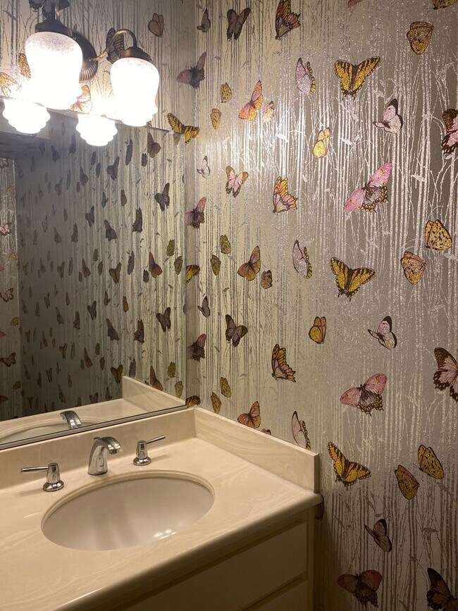 Building Photo - 2 Bedroom TownHome