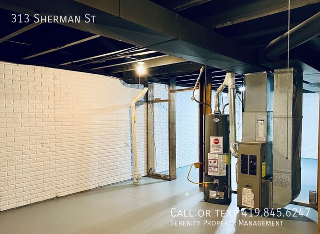 Building Photo - 313 Sherman St