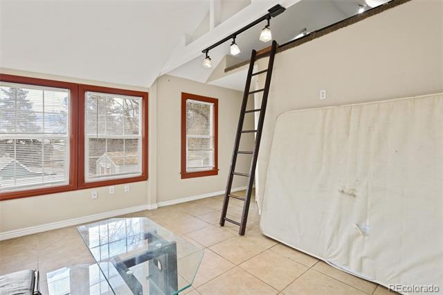 Building Photo - 811 Shoshone Pl