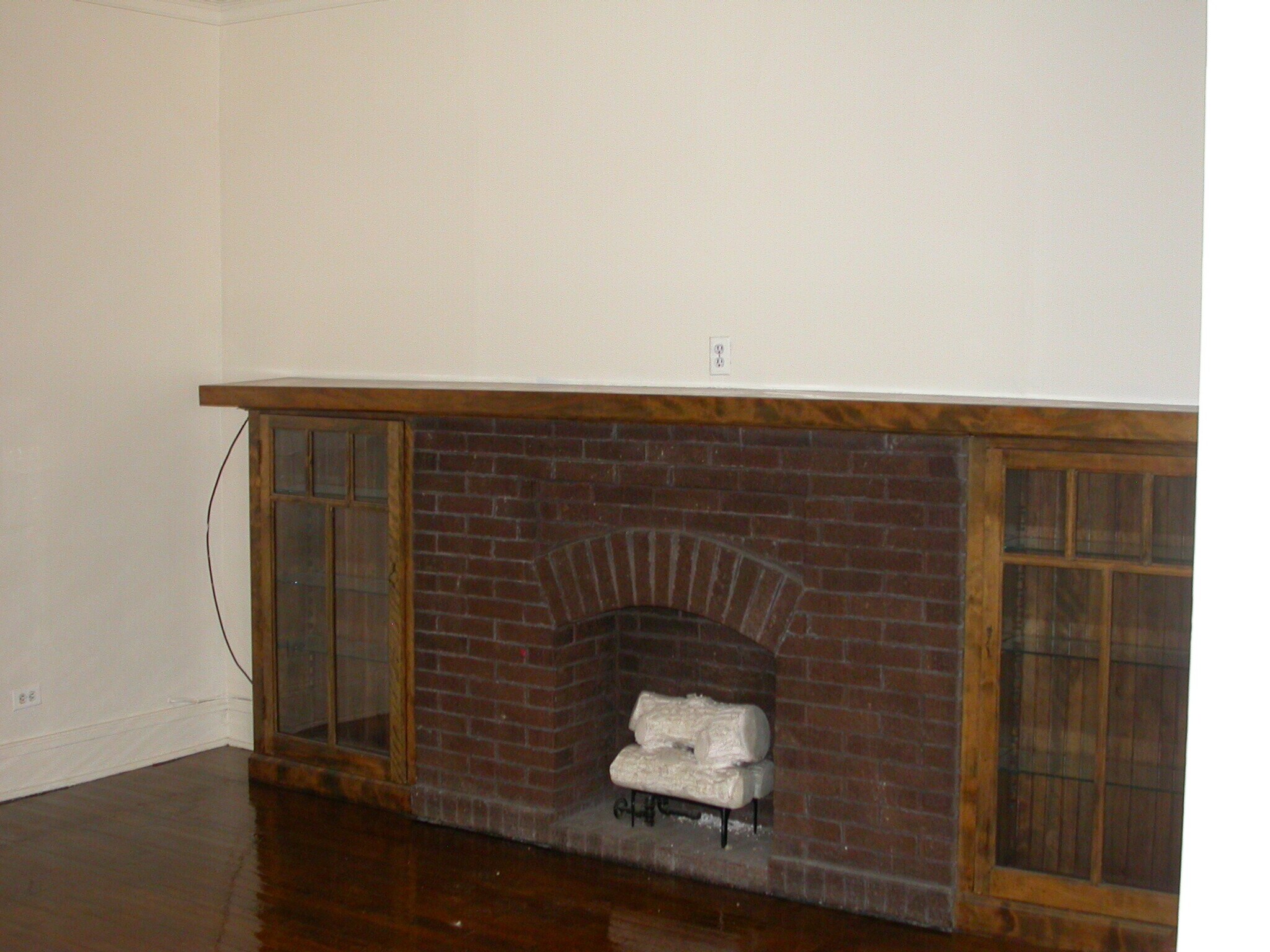 Living Room - 1338 W Winona St