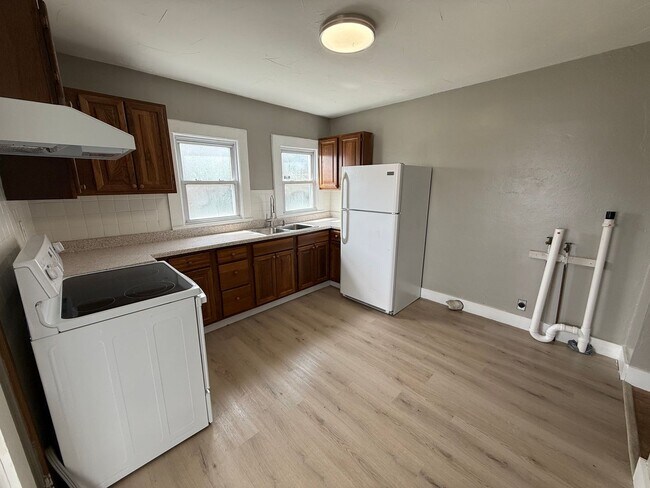 Building Photo - Charming 3 Bedroom 1 Bath home convenient to Middlebrook Pike in the West View Community