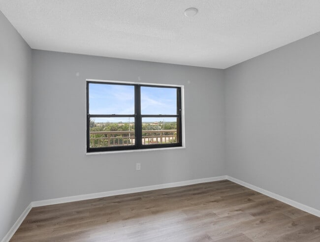 Building Photo - 3200 N Hwy A1A