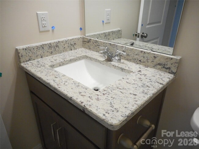 Building Photo - 17015 Dogwood Crk Ln