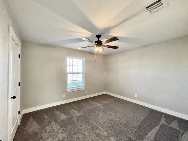 Building Photo - Modern 2 Bedroom 1 Full Bath Duplex!