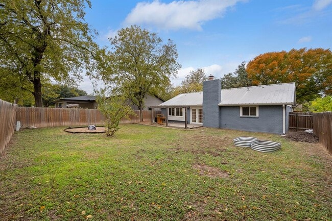 Building Photo - 6305 Clubway Ln