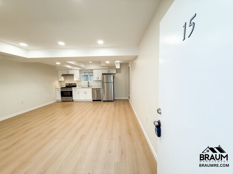 Building Photo - 15634 Leadwell St