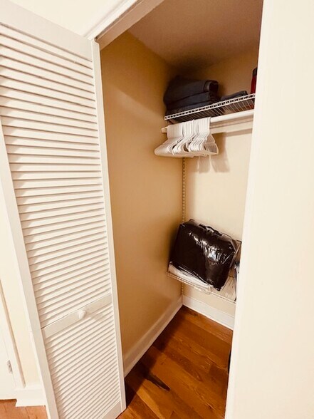 Building Photo - 117 Lloyd St