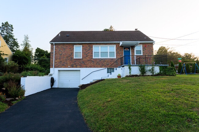 Building Photo - 2900 Cub Hill Rd
