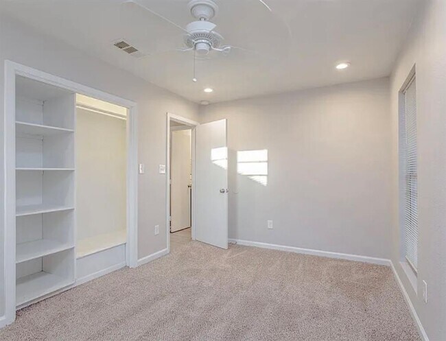 Building Photo - 1009 Alden Dr