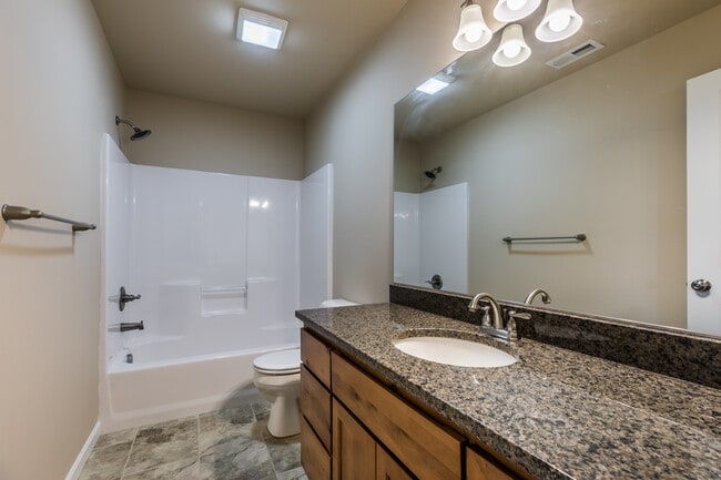 Building Photo - 35611 Valley View Dr