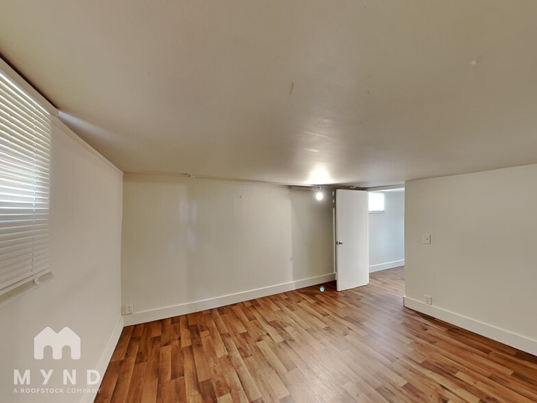 Building Photo - 1311 N Alder St