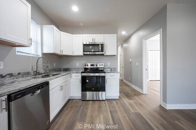 Building Photo - "Spacious 3-Bedroom Duplex with Granite Charm in Indianapolis – 1250 Sq Ft of Modern Living!"