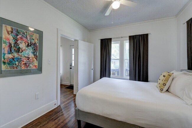 Building Photo - Fully Furnished in Owen Park!