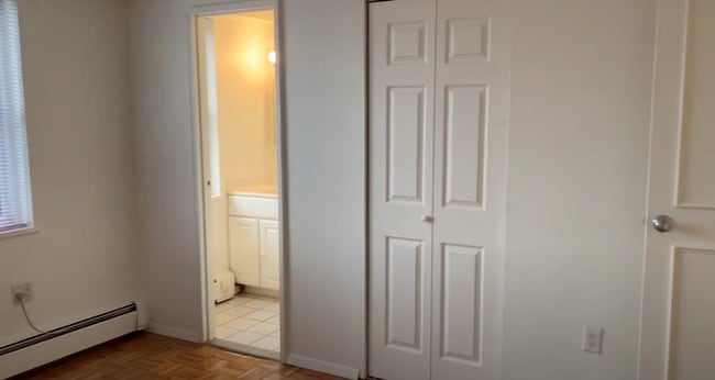 Building Photo - 2-Bed/1.5 Bath Apt in Pet-Friendly Complex; Pet Friendly! Ideal Location in Brookline