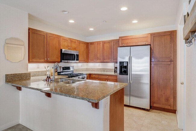 Building Photo - 3504 Shoreline Bluff Ln