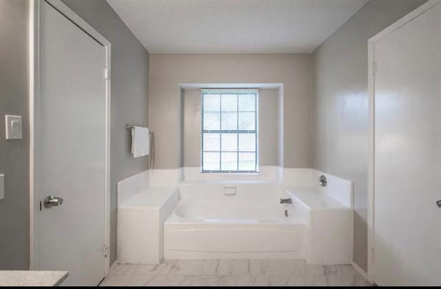 Building Photo - 313 Diamond Dr