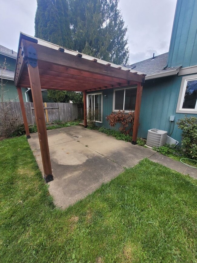 Building Photo - Charming and Spacious 3BB/2.5BA home for rent!  AVAILABLE NOW