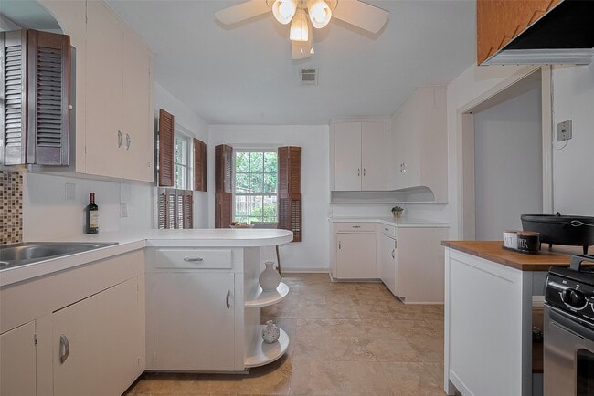 Building Photo - 3610 Glen Haven Blvd