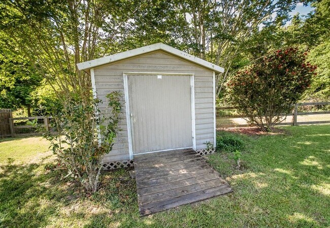 Building Photo - Spacious 4-Bedroom Home with Modern Amenities on Expansive Lot in Valdosta, GA