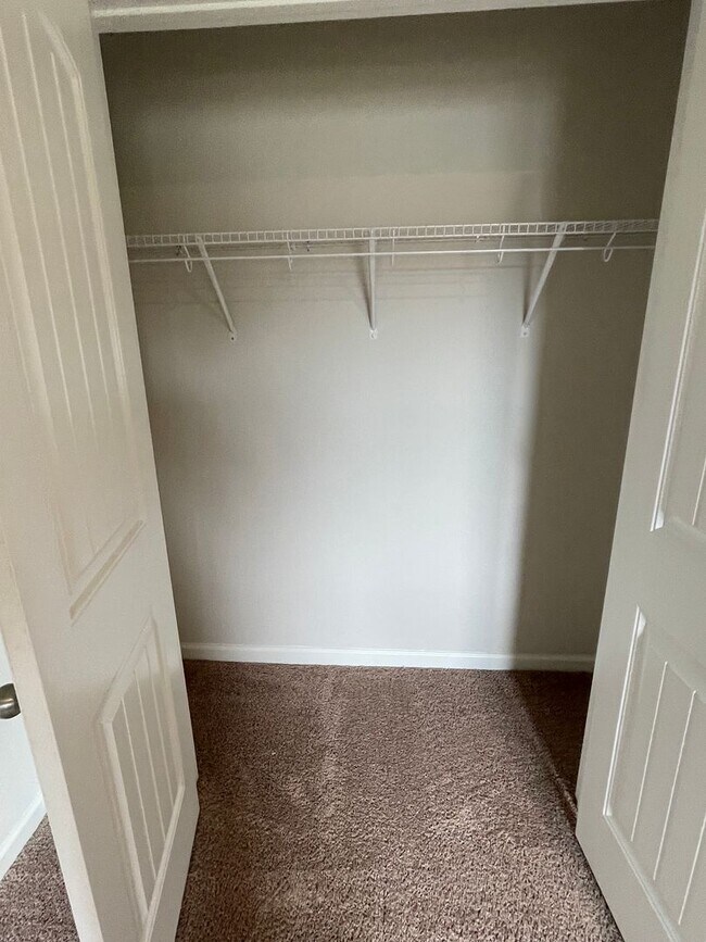 Building Photo - Charming 3-bedroom Single Family Home.