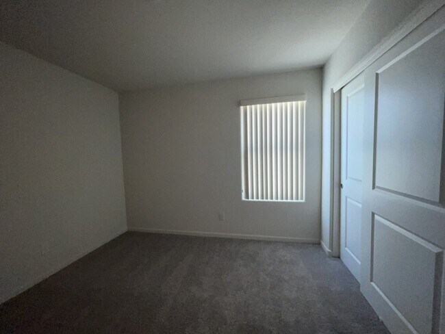 Building Photo - Coming Soon - 4 bed 2 bath spacious home with garage BHCRENT.COM