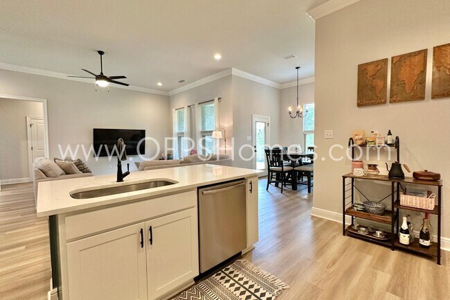 Building Photo - 4601 Jayhawk Dr