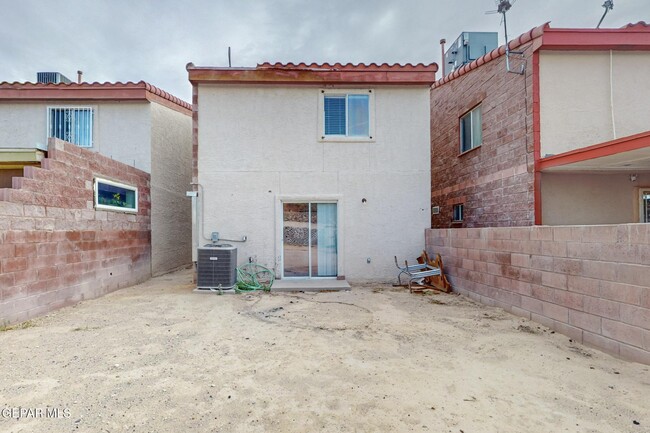 Building Photo - 3519 Oasis Dr
