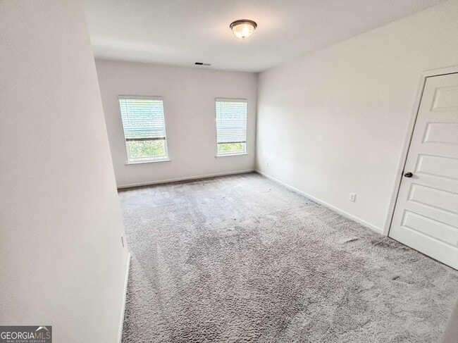 Building Photo - 5784 Silver Lk Dr