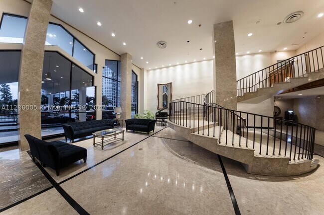 Building Photo - 5601 Collins Ave