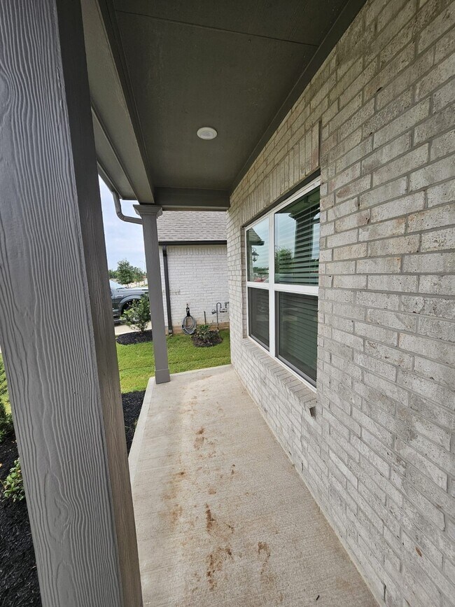 Building Photo - 2727 Crested Creek Ln