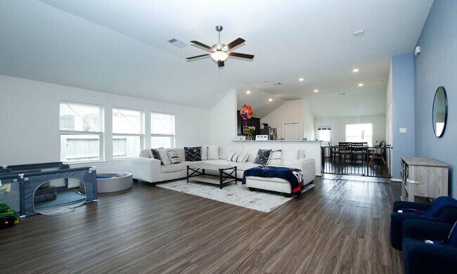 Building Photo - 20202 Creekdale Bend Dr