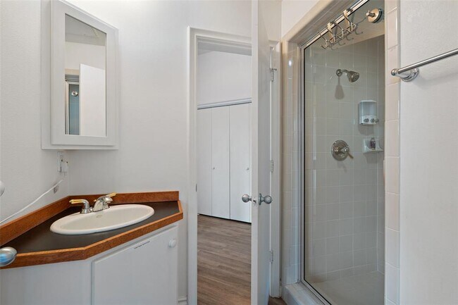 Building Photo - 5312 Scenic View Dr