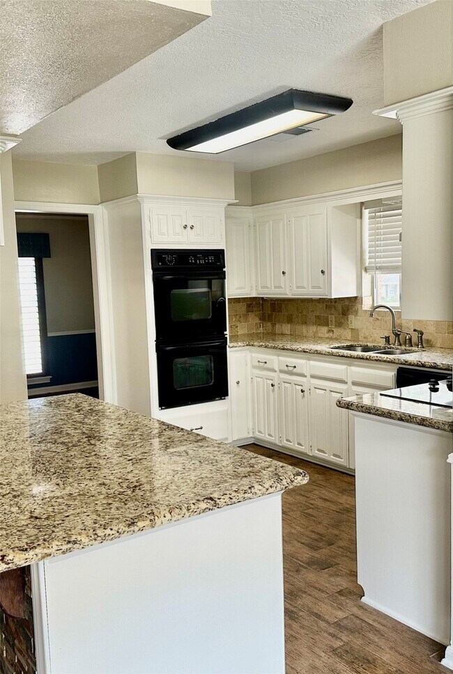 Building Photo - 103 Wroxton Dr