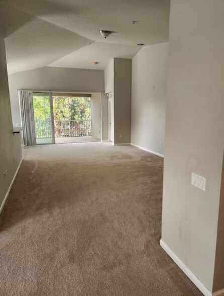 Building Photo - 2059 Kings Palace Dr