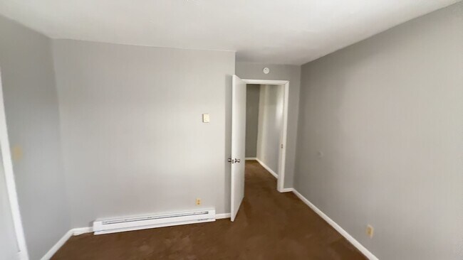 Building Photo - Room for Everyone! 6-Bedroom Home Near Ball State University