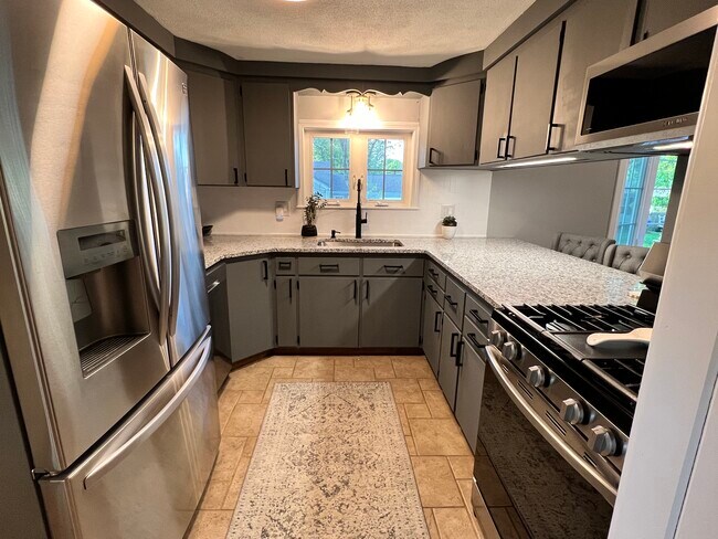 Building Photo - 49 Ramsay St