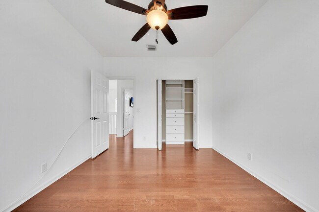 Building Photo - 5878 Bay Hill Cir