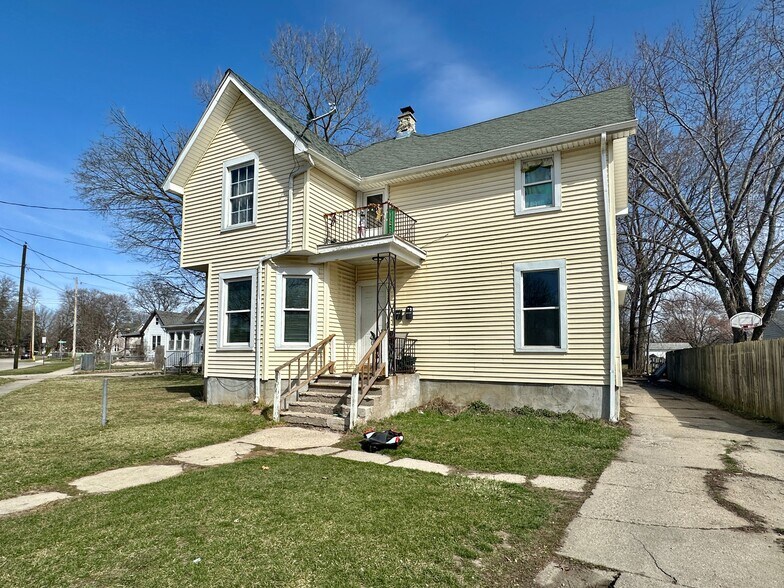 Building Photo - 1029 Central Ave