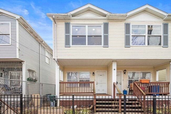 Building Photo - 404 Halladay St