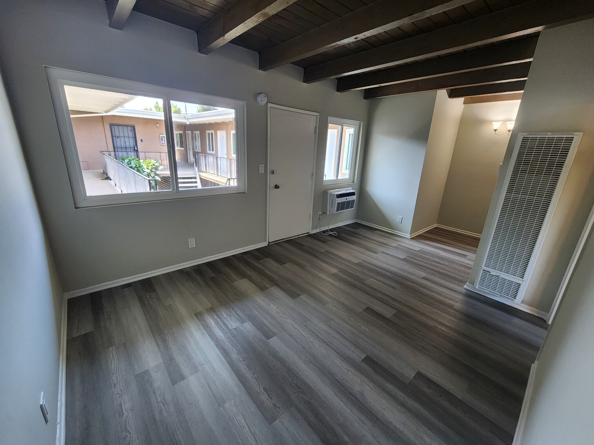 Building Photo - 15043 Victory Blvd