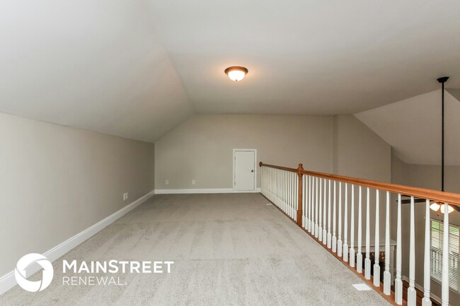 Building Photo - 136 Lawrence Dr