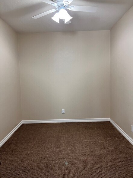 Small Extra Room - 21112 Via Corrillo