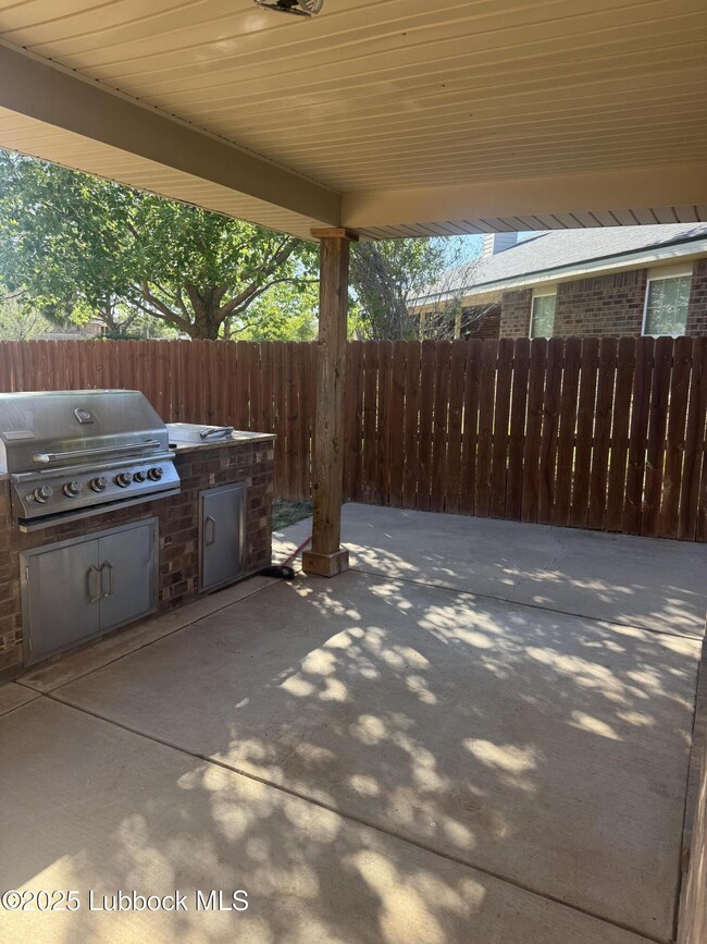 Building Photo - 9304 Primrose Avenue