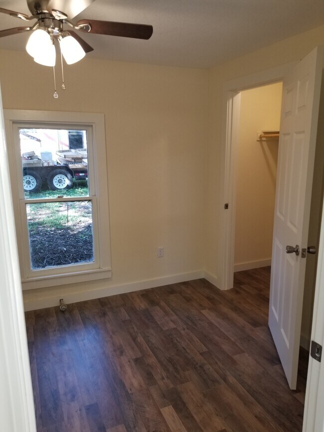 Building Photo - 602 Vernon St