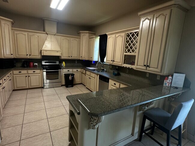 Building Photo - 3901 El Jardin St