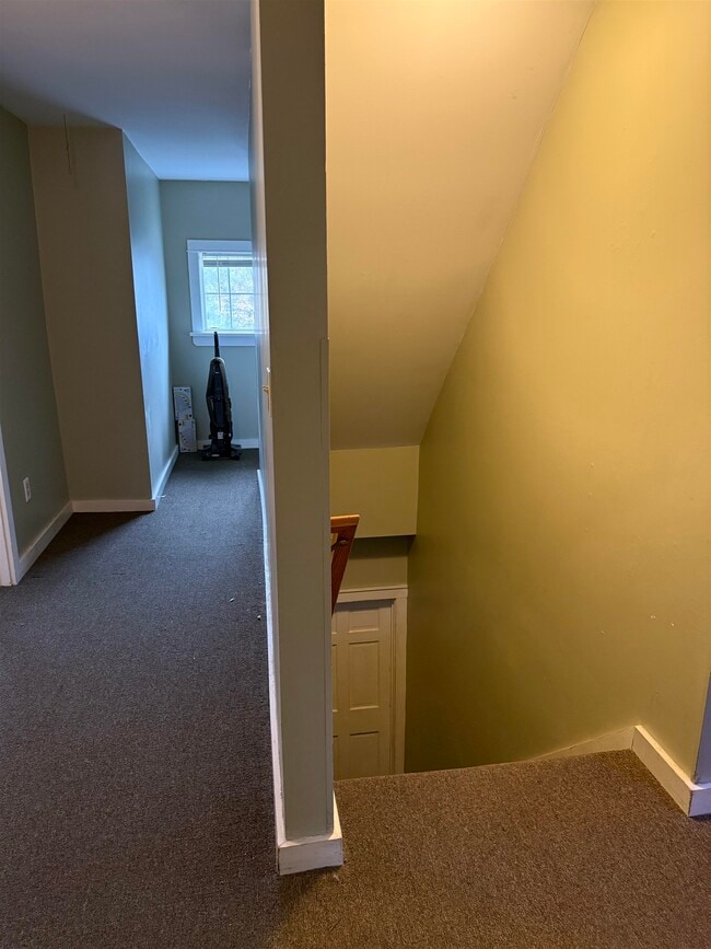 Building Photo - 586 Bellows Falls Rd