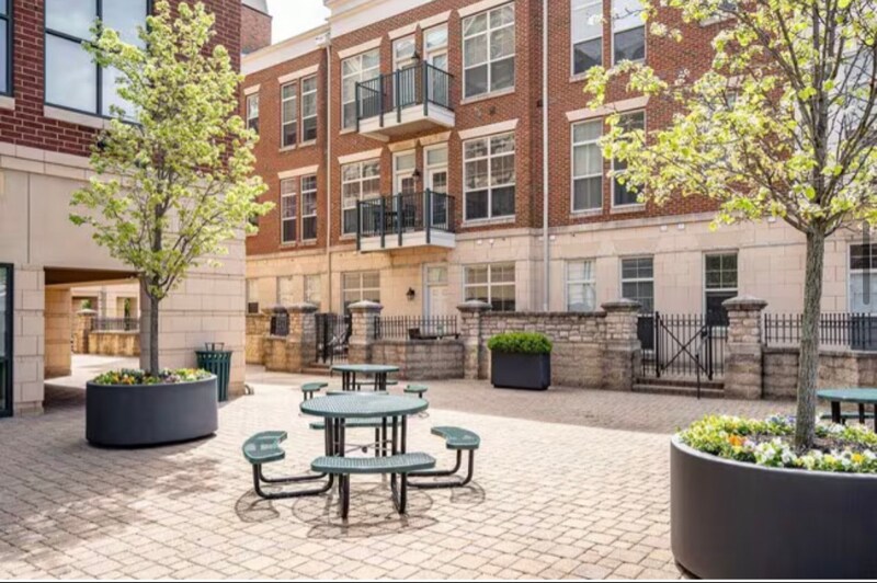 Building Photo - 252 Stetson St