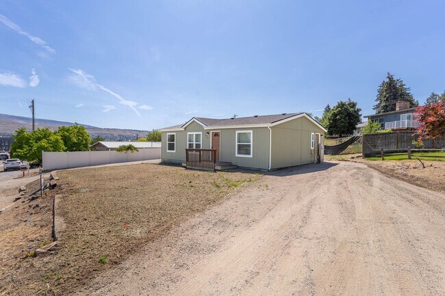 Building Photo - 3 Bedroom, 2 Bathroom Home
