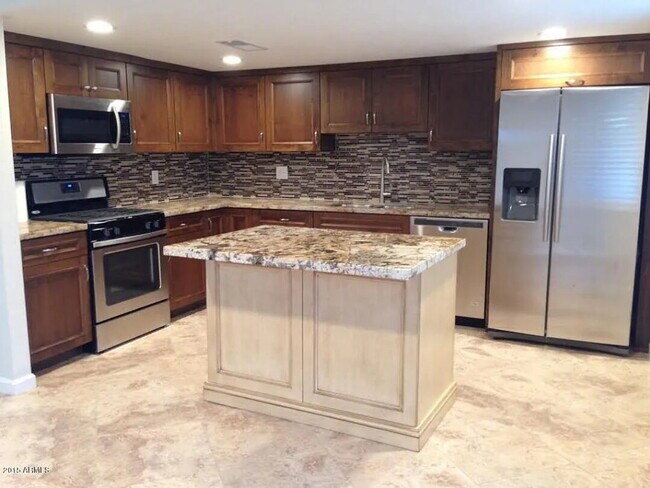 Building Photo - Desert Valley Estates Charm